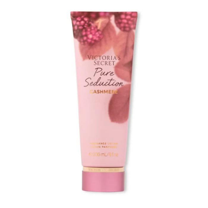 victorias-secret-victorias-secret-pure-seduction-cashemire-lotion-parfumee-236-ml-hydratation-corps.jpg VICTORIAS SECRET PURE SEDUCTION CASHEMIRE LOTION PARFUMEE 236 ML – Image 1